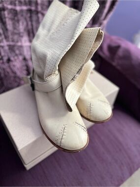 Cream Girbaud Fold-Over Boot